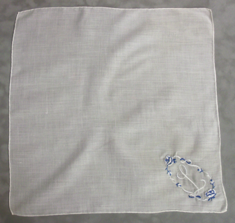 15 X 15 WHITE LINEN
BLUE/WHITE EMBROIDERY
MOMOGRAMMED " L "
$5.00 15 X 15 WHITE LINEN
BLUE/WHITE EMBROIDERY
MOMOGRAMMED " L "
$5.00